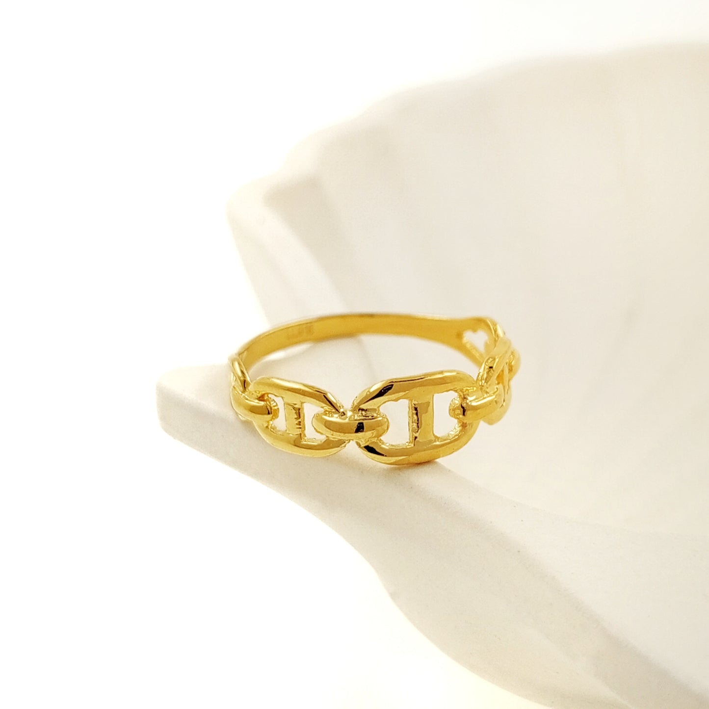 Enchainee Buckle Chain Ring